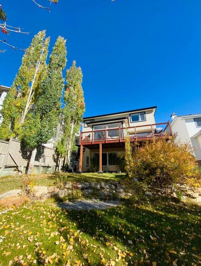 Private, Spacious, & Bright Home 卡加利 外观 照片